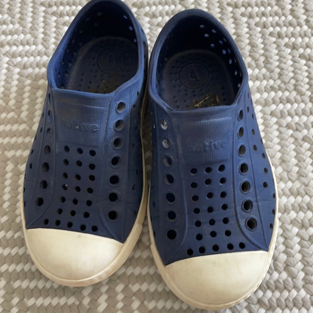 Navy natives size 8